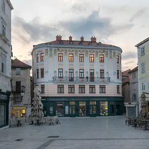 Square Heritage **** Сплит