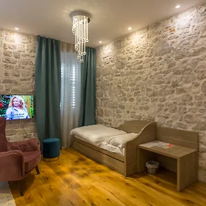 Tifani Luxury Split